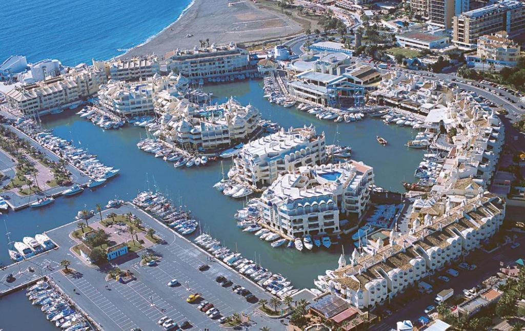 Cozy Corner 2 Bedroom Apartment On New Island Complex In Marina Harbour Benalmadena Bagian luar foto