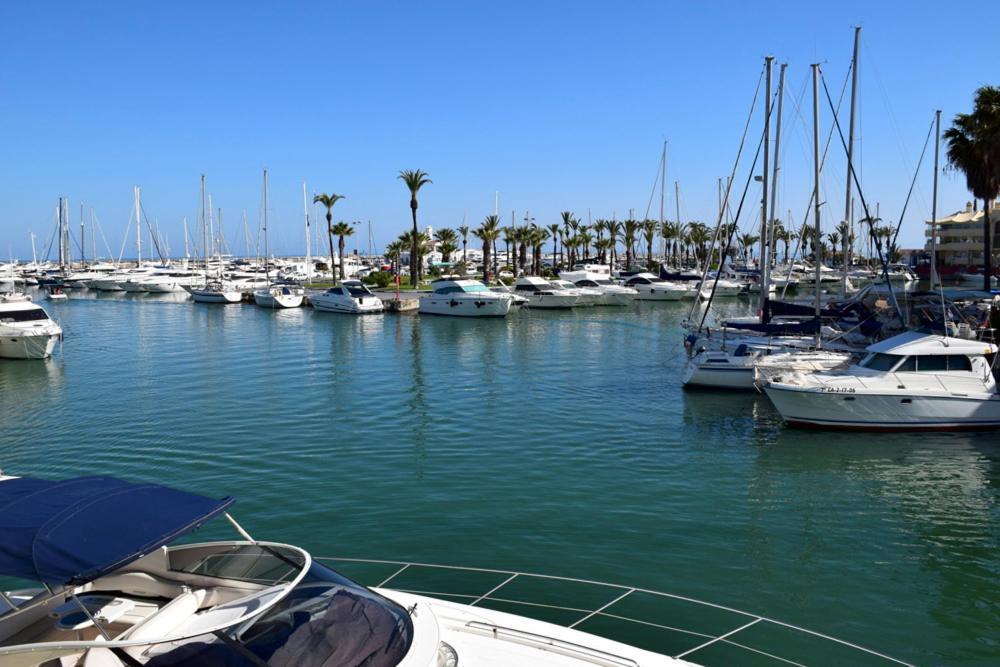 Cozy Corner 2 Bedroom Apartment On New Island Complex In Marina Harbour Benalmadena Bagian luar foto
