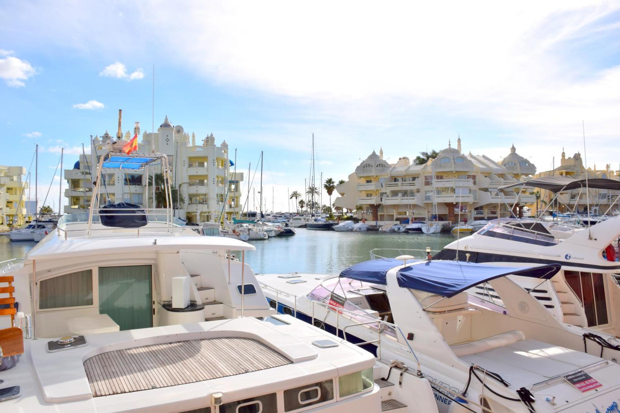 Cozy Corner 2 Bedroom Apartment On New Island Complex In Marina Harbour Benalmadena Bagian luar foto