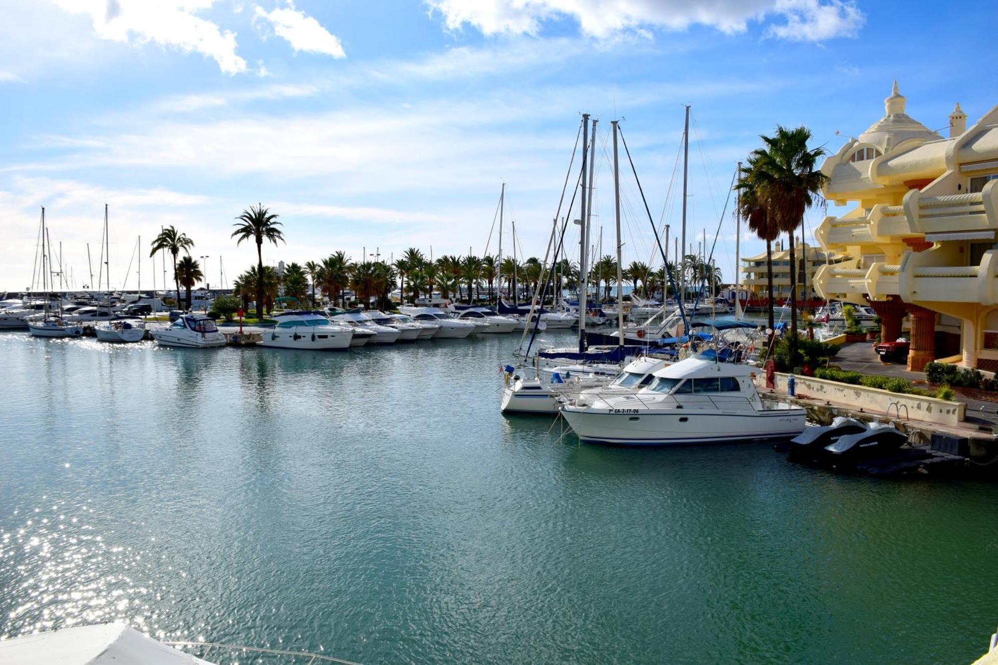 Cozy Corner 2 Bedroom Apartment On New Island Complex In Marina Harbour Benalmadena Bagian luar foto